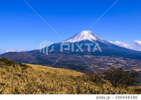 (山梨県)竜ヶ岳展望・青空と富士山の絶景 (山梨県)竜ヶ岳展望・青空と富士山の絶景 100448386
