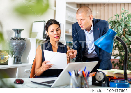 Business people working with papers together 100457665