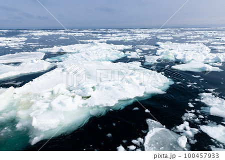 オホーツク海の美しい流氷 100457933