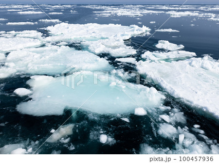 オホーツク海の美しい流氷 100457936