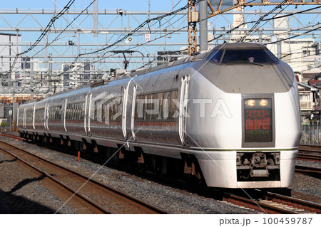新宿行の特急スワローあかぎ号(651系電車) 新宿行の特急スワローあかぎ号(651系電車) 100459787