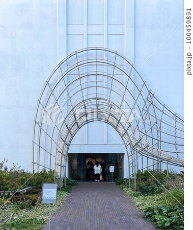 早稲田大学国際文学館 村上春樹ライブラリー 100459891