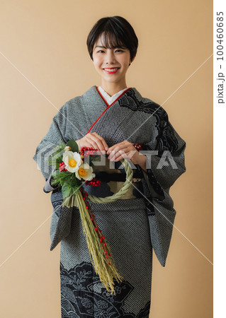 黒の絞りの訪問着 100460685