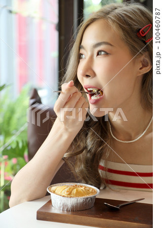 Girl in Cafe Girl in Cafe 100460787