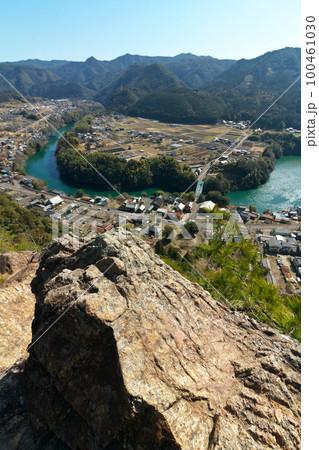 遠見山　見晴らし岩からの眺め　岐阜県川辺町 100461030