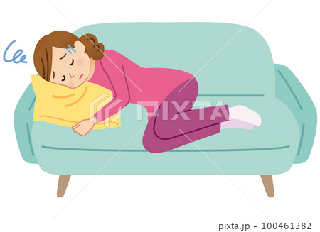 体調不良でソファーに横になる女性 体調不良でソファーに横になる女性 100461382
