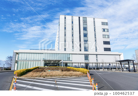 茨城県つくば市　晴天のつくば市役所 100462537