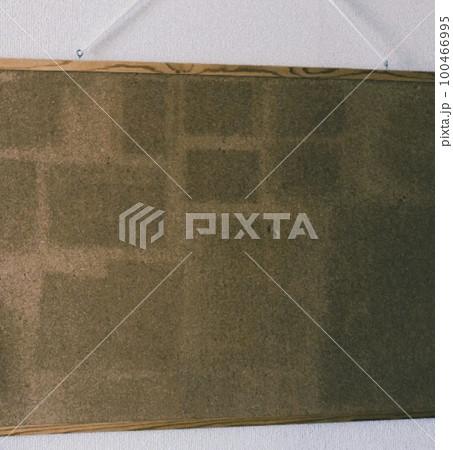 日焼けしたコルクボード 100466995