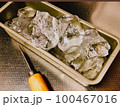 ロックアイスとアイスピック 100467016