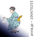 線香花火をする浴衣の女性　グラデ有 100470255