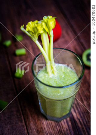 celery stalks drink 100470683
