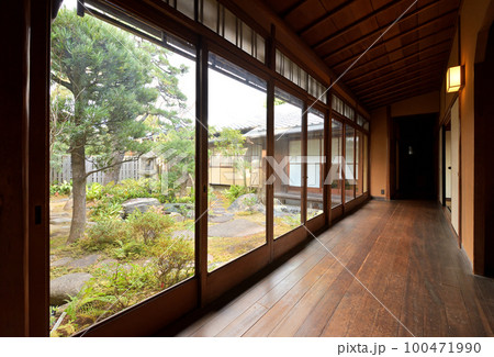 舞子公園内 旧木下家住宅内部 廊下(兵庫県神戸市垂水区東舞子町) 舞子公園内 旧木下家住宅内部 廊下(兵庫県神戸市垂水区東舞子町) 100471990