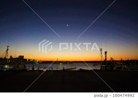 大洗港 漁港 朝日 日の出 朝焼け あさひ 大洗港 漁港 朝日 日の出 朝焼け あさひ 100474992
