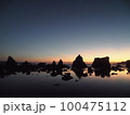 夜明け前の橋杭岩 100475112