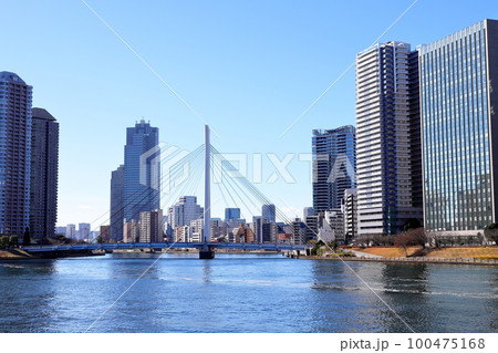 東京都市風景　隅田川と中央大橋 100475168
