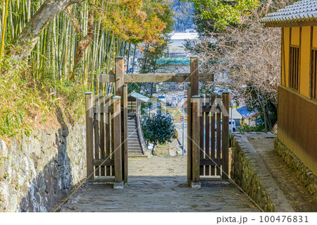 冬の杵築城下町　番所の坂　大分県杵築市 100476831