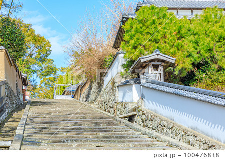 冬の杵築城下町　勘定場の坂　大分県杵築市 100476838