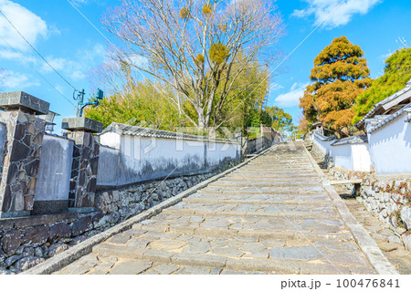 冬の杵築城下町　勘定場の坂　大分県杵築市 100476841