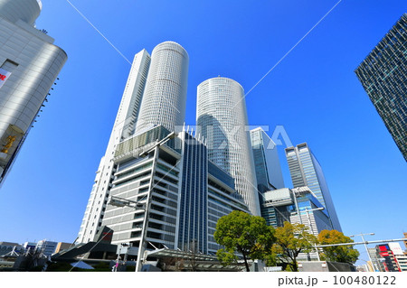 【愛知県】晴天のJR名古屋駅前風景 【愛知県】晴天のJR名古屋駅前風景 100480122