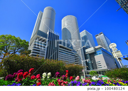 【愛知県】晴天のJR名古屋駅前風景 【愛知県】晴天のJR名古屋駅前風景 100480124