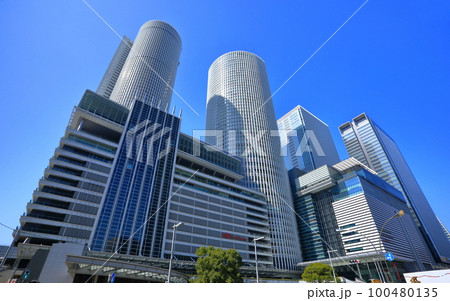 【愛知県】晴天のJR名古屋駅前風景 【愛知県】晴天のJR名古屋駅前風景 100480135