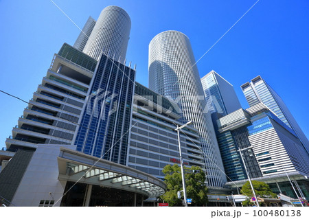 【愛知県】晴天のJR名古屋駅前風景 【愛知県】晴天のJR名古屋駅前風景 100480138