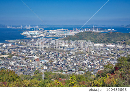 【瀬戸大橋 (青ノ山山頂展望台より)】 香川県綾歌郡宇多津町青の山山頂 【瀬戸大橋 (青ノ山山頂展望台より)】 香川県綾歌郡宇多津町青の山山頂 100486868