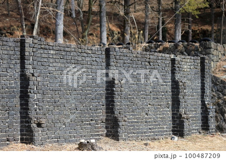 煉瓦造りの防火壁跡（栃木県日光市足尾町愛宕下） 100487209