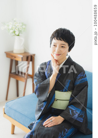 黒い夏の小紋　薄物　リビング 100488659