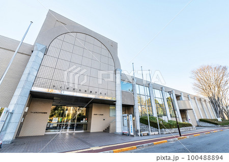 茨城県つくば市 快晴のつくば文化会館アルス(茨城県つくば美術館・つくば市立中央図書館) 茨城県つくば市 快晴のつくば文化会館アルス(茨城県つくば美術館・つくば市立中央図書館) 100488894