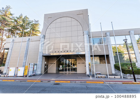 茨城県つくば市 快晴のつくば文化会館アルス(茨城県つくば美術館・つくば市立中央図書館) 茨城県つくば市 快晴のつくば文化会館アルス(茨城県つくば美術館・つくば市立中央図書館) 100488895