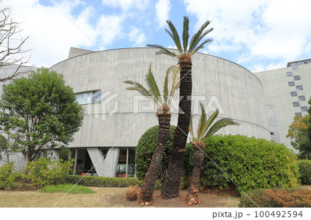 旧安田庭園から見た刀剣博物館　　東京都墨田区 100492594