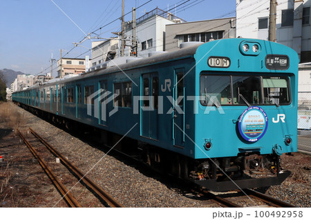 2023年春：引退間際の和田岬線103系（兵庫⇔和田岬） 100492958