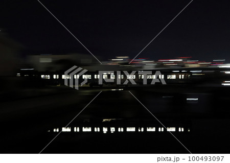 2023年春に引退:夜の和田岬線103系(兵庫⇔和田岬) 2023年春に引退:夜の和田岬線103系(兵庫⇔和田岬) 100493097