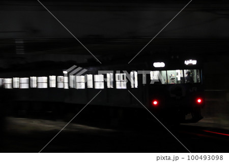 2023年春に引退：夜の和田岬線103系（兵庫⇔和田岬） 100493098
