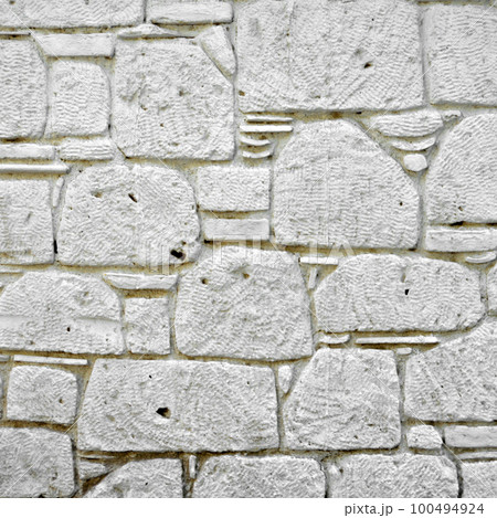 Sturdy white and beige cut stone wall, seamless lined up Sturdy white and beige cut stone wall, seamless lined up 100494924