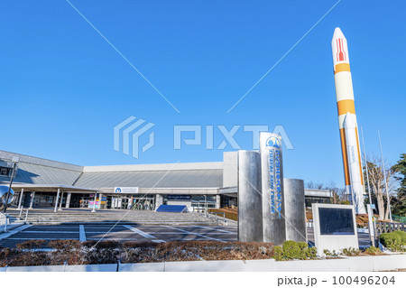 茨城県つくば市　晴天のつくばエキスポセンター 100496204