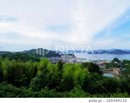 来島海峡サービスエリアより望む瀬戸内海の島々(愛媛県今治市) 100499110