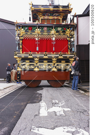 220415雨の高山祭z048 100500620