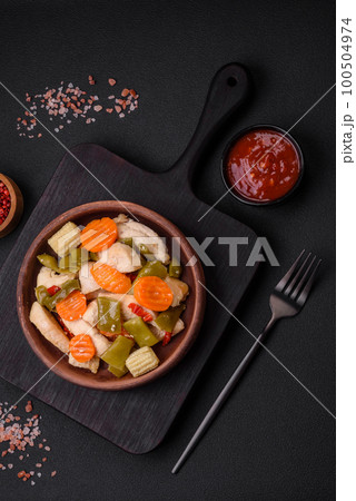 Delicious chicken slices and steamed vegetables carrots, broccoli, asparagus beans 100504974