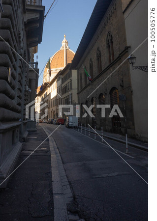 View of the Florence Cathedral, Cattedrale di Santa Maria del Fiore, Florence, Italy View of the Florence Cathedral, Cattedrale di Santa Maria del Fiore, Florence, Italy 100505776