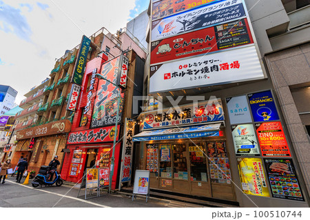 東京 豊島区東池袋 サンシャイン60通り付近の都市風景 東京 豊島区東池袋 サンシャイン60通り付近の都市風景 100510744