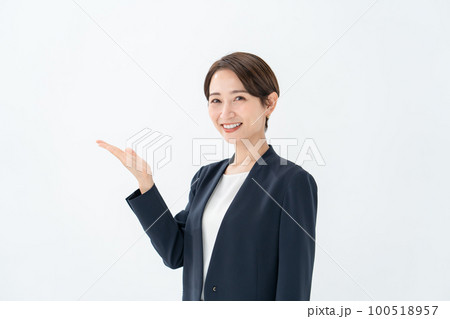 ビジネス 女性 手かざし ビジネス 女性 手かざし 100518957