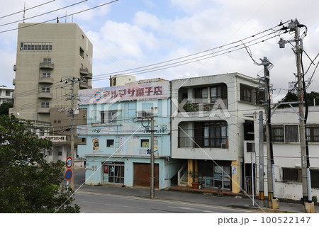 沖縄 宮古島市 宮古島平良地区の街並み 沖縄 宮古島市 宮古島平良地区の街並み 100522147