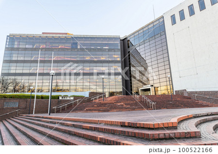 神奈川県横浜市　数々のイベントが行われる神奈川県民ホール 100522166