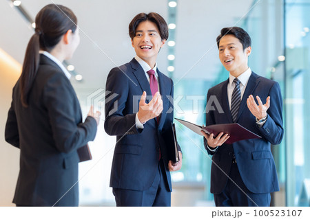 女性 ビジネス 就職活動 新入社員 撮影協力「LINK FOREST」 女性 ビジネス 就職活動 新入社員 撮影協力「LINK FOREST」 100523107