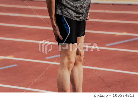ランナー 陸上競技 腿の怪我 ランナー 陸上競技 腿の怪我 100524913