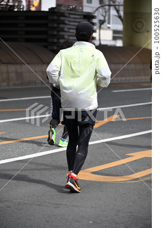 マラソンランナー マラソンランナー 100525630