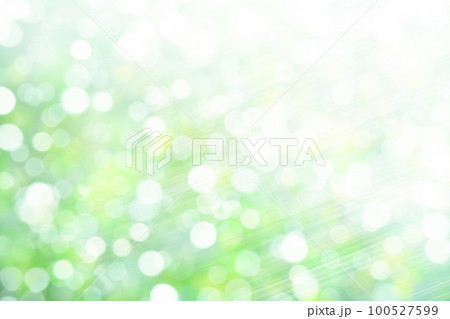 ボケた緑の背景に光 ボケた緑の背景に光 100527599