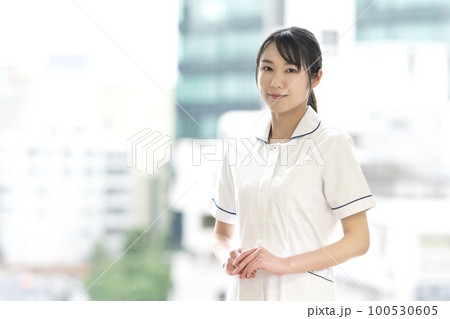 若い看護師 100530605